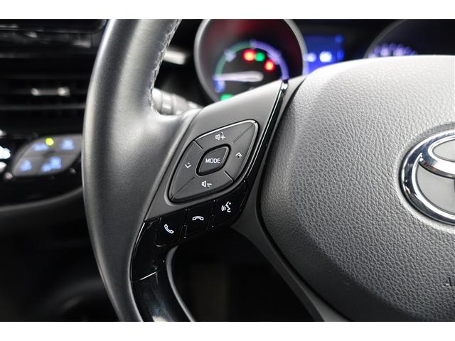 �X�e�A�����O�X�C�b�`���ځI�n���h�������𗣂��Ȃ��Ă��A�茳�̃X�C�b�`�ŉ��ʒ��߂Ȃǂ��o���܂��B�^�]�ȂɎ��������炳�Ȃ��Ă����삪�o���Ĉ��S�ł��I