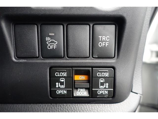 �����p���[�X���C�h�h�A���t���Ă��܂��B�����̃{�^����ō��E�̃X���C�h�h�A���J���邱�Ƃ��ł��܂��B���ݍ��ݖh�~���u���t���Ă���̂ň��S�ł��B