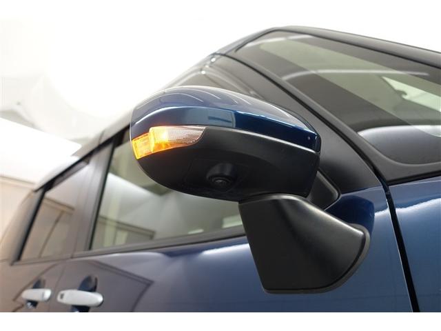 ���T�C�h�^�[�������v�t���h�A�~���[�͉E���܎��ɂ܂��̃N���}����s�҂��王�F�����m�ۂ��܂��B