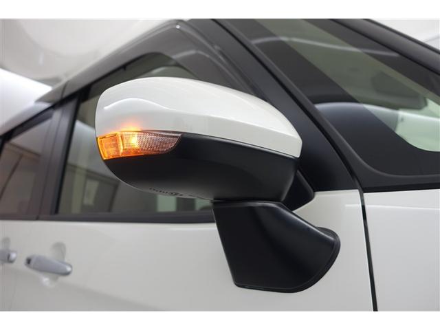 �T�C�h�^�[�������v�t���h�A�~���[�͉E���܎��ɂ܂��̃N���}����s�҂��王�F�����m�ۂ��܂��B