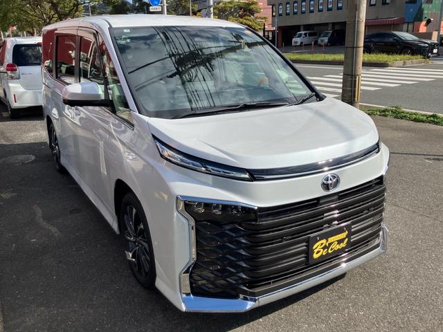 ヴォクシー ハイブリッドＳ－Ｚ　登録済未使用車　ナビテレビ　アラウンドビュー　後席フリップダウンモニター　ＥＴＣ　ヘッドアップディスプレイ　デジタルインナーミラー（3枚目）