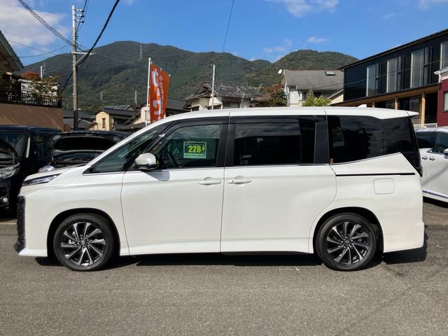 ヴォクシー ハイブリッドＳ－Ｚ　登録済未使用車　ナビテレビ　アラウンドビュー　後席フリップダウンモニター　ＥＴＣ　ヘッドアップディスプレイ　デジタルインナーミラー（4枚目）