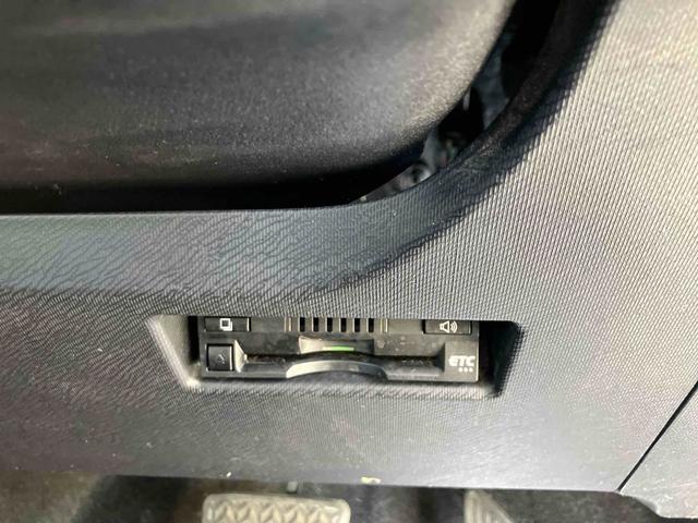 アクア S ETC ナビ TV レーンアシスト 衝突被害軽減システム オートマチックハイビーム キーレスエントリー 電動格納ミラー CVT 衝突安全ボディ ABS ESC CD ミュージックプレイヤー接続可(3枚目)