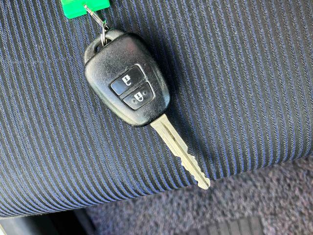 アクア S ETC ナビ TV レーンアシスト 衝突被害軽減システム オートマチックハイビーム キーレスエントリー 電動格納ミラー CVT 衝突安全ボディ ABS ESC CD ミュージックプレイヤー接続可(10枚目)