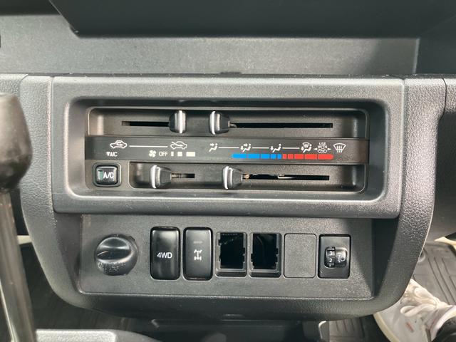 ハイゼットトラック 多目的ダンプ　４ＷＤ　ＰＴＯダンプ　５速マニュアル　ナビテレビ　エアコン　タイヤ４本新品　バッテリー新品　荷台塗装仕上げ済（30枚目）