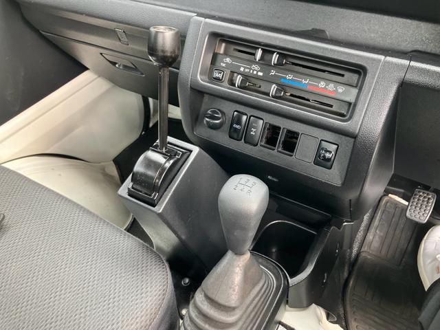 ハイゼットトラック 多目的ダンプ　４ＷＤ　ＰＴＯダンプ　５速マニュアル　ナビテレビ　エアコン　タイヤ４本新品　バッテリー新品　荷台塗装仕上げ済（31枚目）