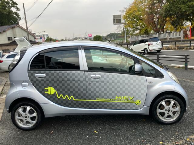 １６．０ＫＷＨ　エアコンコンプレッサー新品リコール対応済　ナビテレビ　バックカメラ　社外アルミホイール　スマートキー　シートヒーター