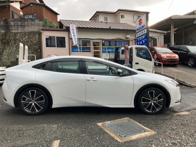 プリウス Ｚ　ワンオーナー　パノラミックビューモニター　パワーゲート　デジタルインナーミラー　ナビテレビ　スマートキー　プッシュスタート　セキュリティー　アイドリングストップ　ＬＥＤライト　記録簿　取扱説明書（5枚目）