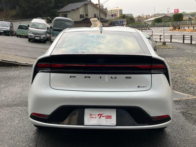 プリウス Ｚ　ワンオーナー　パノラミックビューモニター　パワーゲート　デジタルインナーミラー　ナビテレビ　スマートキー　プッシュスタート　セキュリティー　アイドリングストップ　ＬＥＤライト　記録簿　取扱説明書（9枚目）