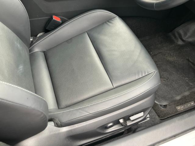 プリウス Ｚ　ワンオーナー　パノラミックビューモニター　パワーゲート　デジタルインナーミラー　ナビテレビ　スマートキー　プッシュスタート　セキュリティー　アイドリングストップ　ＬＥＤライト　記録簿　取扱説明書（16枚目）