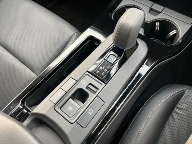 プリウス Ｚ　ワンオーナー　パノラミックビューモニター　パワーゲート　デジタルインナーミラー　ナビテレビ　スマートキー　プッシュスタート　セキュリティー　アイドリングストップ　ＬＥＤライト　記録簿　取扱説明書（29枚目）