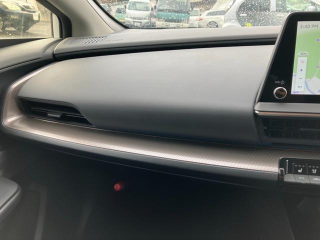 プリウス Ｚ　ワンオーナー　パノラミックビューモニター　パワーゲート　デジタルインナーミラー　ナビテレビ　スマートキー　プッシュスタート　セキュリティー　アイドリングストップ　ＬＥＤライト　記録簿　取扱説明書（30枚目）