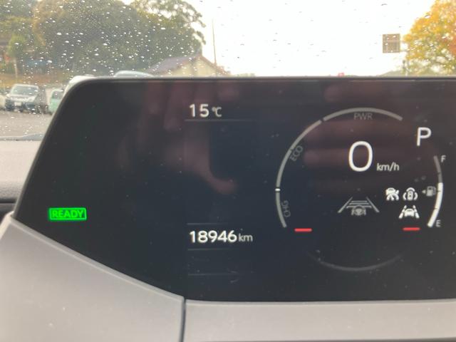 プリウス Ｚ　ワンオーナー　パノラミックビューモニター　パワーゲート　デジタルインナーミラー　ナビテレビ　スマートキー　プッシュスタート　セキュリティー　アイドリングストップ　ＬＥＤライト　記録簿　取扱説明書（33枚目）