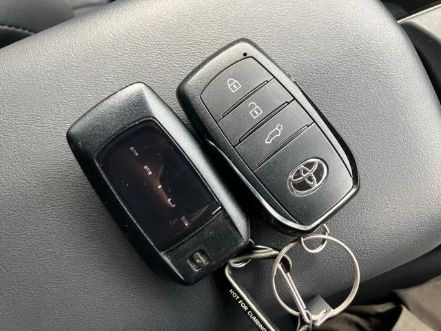 プリウス Ｚ　ワンオーナー　パノラミックビューモニター　パワーゲート　デジタルインナーミラー　ナビテレビ　スマートキー　プッシュスタート　セキュリティー　アイドリングストップ　ＬＥＤライト　記録簿　取扱説明書（39枚目）