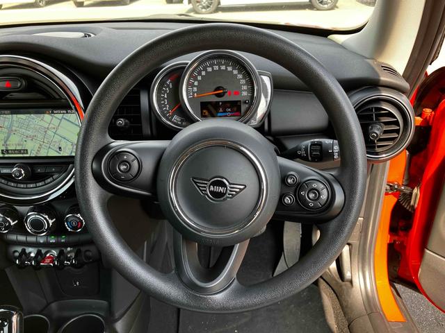 ＭＩＮＩ ヴィクトリア　ワンオーナー　ＥＴＣ　ナビ　アルミホイール　キーレスエントリー　ＬＥＤヘッドランプ　アイドリングストップ　電動格納ミラー　ＣＶＴ　盗難防止システム　ＡＢＳ　ＥＳＣ　エアコン　パワーステアリング（3枚目）