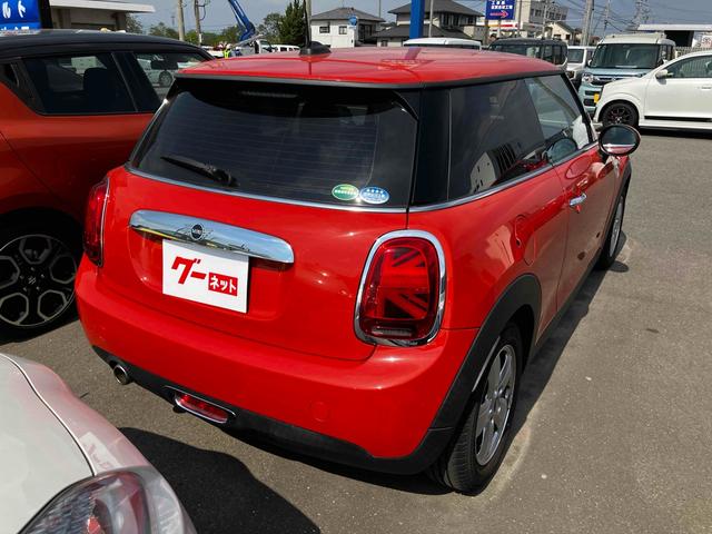 ＭＩＮＩ ヴィクトリア　ワンオーナー　ＥＴＣ　ナビ　アルミホイール　キーレスエントリー　ＬＥＤヘッドランプ　アイドリングストップ　電動格納ミラー　ＣＶＴ　盗難防止システム　ＡＢＳ　ＥＳＣ　エアコン　パワーステアリング（15枚目）