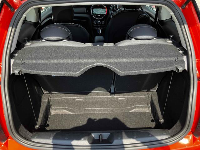 ＭＩＮＩ ヴィクトリア　ワンオーナー　ＥＴＣ　ナビ　アルミホイール　キーレスエントリー　ＬＥＤヘッドランプ　アイドリングストップ　電動格納ミラー　ＣＶＴ　盗難防止システム　ＡＢＳ　ＥＳＣ　エアコン　パワーステアリング（19枚目）