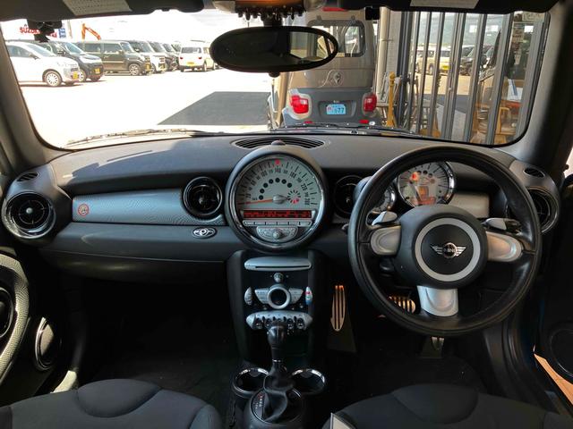 ＭＩＮＩ クーパーＳ　コンバーチブル　オープンカー　クリアランスソナー　ＡＴ　キーレスエントリー　電動格納ミラー　アルミホイール　ＣＤ　エアコン　パワーステアリング　パワーウィンドウ（2枚目）