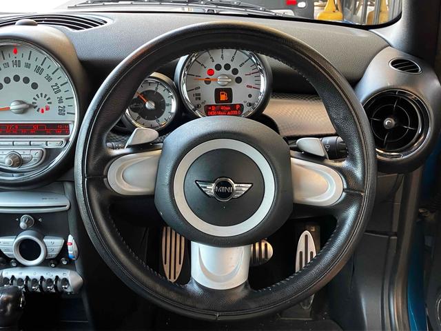 ＭＩＮＩ クーパーＳ　コンバーチブル　オープンカー　クリアランスソナー　ＡＴ　キーレスエントリー　電動格納ミラー　アルミホイール　ＣＤ　エアコン　パワーステアリング　パワーウィンドウ（3枚目）