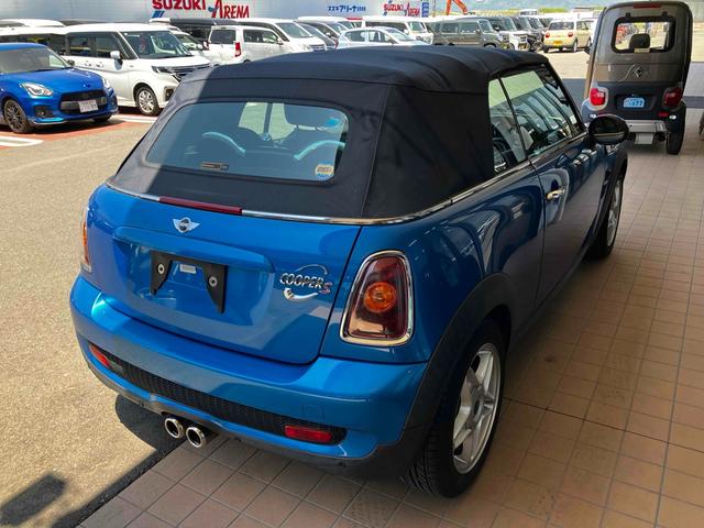 ＭＩＮＩ クーパーＳ　コンバーチブル　オープンカー　クリアランスソナー　ＡＴ　キーレスエントリー　電動格納ミラー　アルミホイール　ＣＤ　エアコン　パワーステアリング　パワーウィンドウ（15枚目）