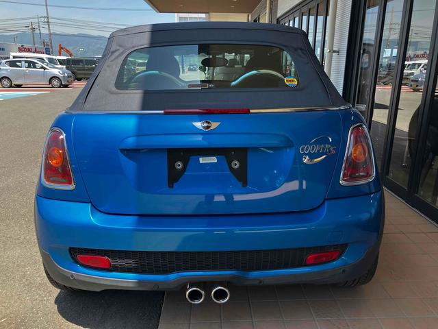 ＭＩＮＩ クーパーＳ　コンバーチブル　オープンカー　クリアランスソナー　ＡＴ　キーレスエントリー　電動格納ミラー　アルミホイール　ＣＤ　エアコン　パワーステアリング　パワーウィンドウ（16枚目）