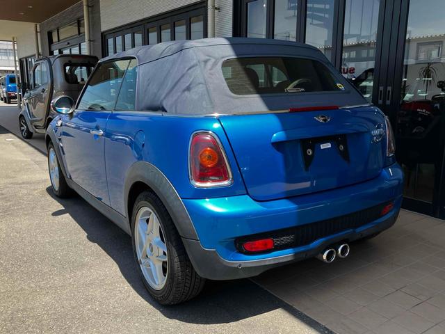 ＭＩＮＩ クーパーＳ　コンバーチブル　オープンカー　クリアランスソナー　ＡＴ　キーレスエントリー　電動格納ミラー　アルミホイール　ＣＤ　エアコン　パワーステアリング　パワーウィンドウ（17枚目）