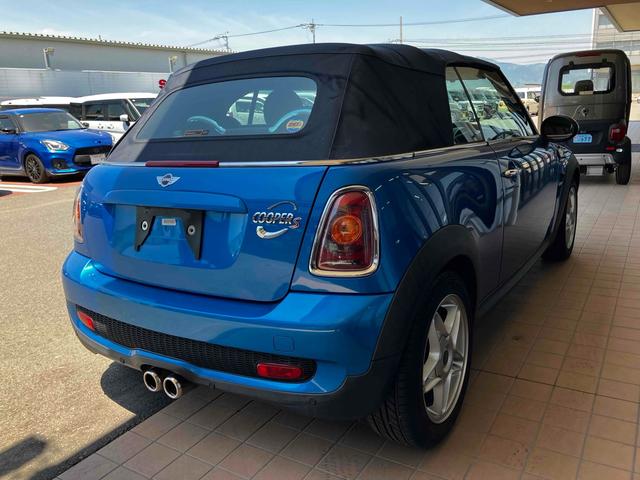 ＭＩＮＩ クーパーＳ　コンバーチブル　オープンカー　クリアランスソナー　ＡＴ　キーレスエントリー　電動格納ミラー　アルミホイール　ＣＤ　エアコン　パワーステアリング　パワーウィンドウ（21枚目）