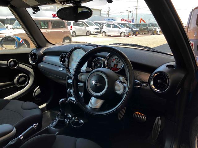 ＭＩＮＩ クーパーＳ　コンバーチブル　オープンカー　クリアランスソナー　ＡＴ　キーレスエントリー　電動格納ミラー　アルミホイール　ＣＤ　エアコン　パワーステアリング　パワーウィンドウ（42枚目）