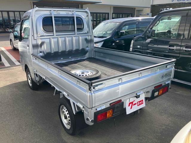 ハイゼットトラック スタンダード 4WD 三方開 MT 衝突被害軽減システム クリアランスソナー アイドリングストップ オートライト ESC エアコン パワーステアリング 運転席エアバッグ(9枚目)
