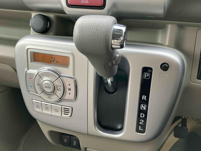 必ず使用するシフトレバー。確りと確認したいですね。