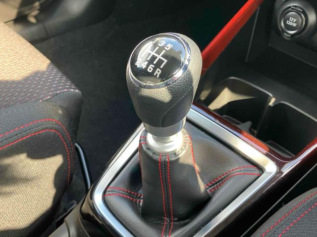 スイフトスポーツ ベースグレード オートクルーズコントロール レーンアシスト 衝突被害軽減システム アルミホイール オートライト LEDヘッドランプ スマートキー 電動格納ミラー シートヒーター MT 盗難防止システム 衝突安全ボディ(5枚目)