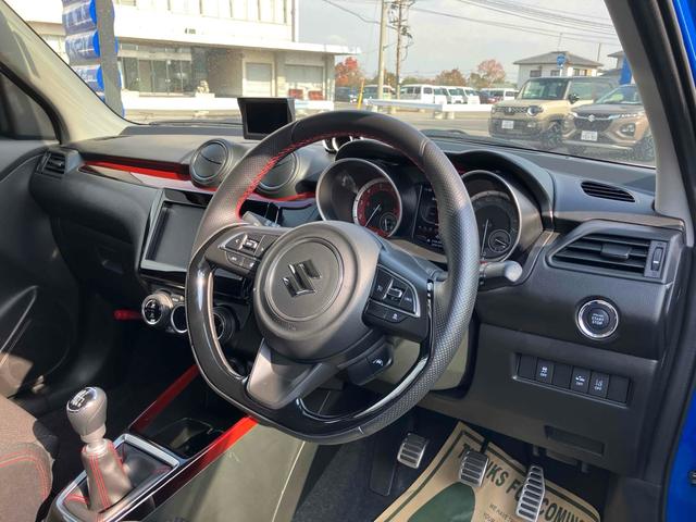 スイフトスポーツ ベースグレード オートクルーズコントロール レーンアシスト 衝突被害軽減システム アルミホイール オートライト LEDヘッドランプ スマートキー 電動格納ミラー シートヒーター MT 盗難防止システム 衝突安全ボディ(10枚目)