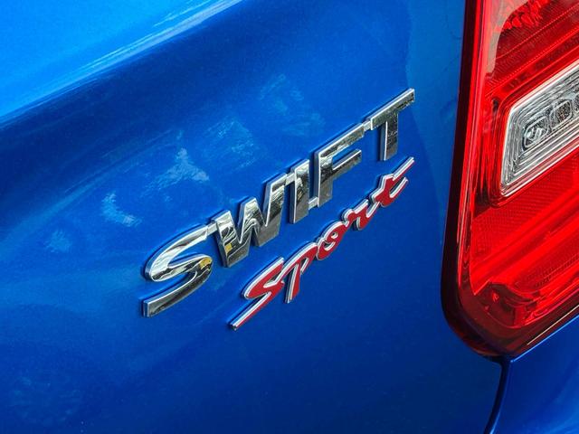 スイフトスポーツ ベースグレード オートクルーズコントロール レーンアシスト 衝突被害軽減システム アルミホイール オートライト LEDヘッドランプ スマートキー 電動格納ミラー シートヒーター MT 盗難防止システム 衝突安全ボディ(18枚目)