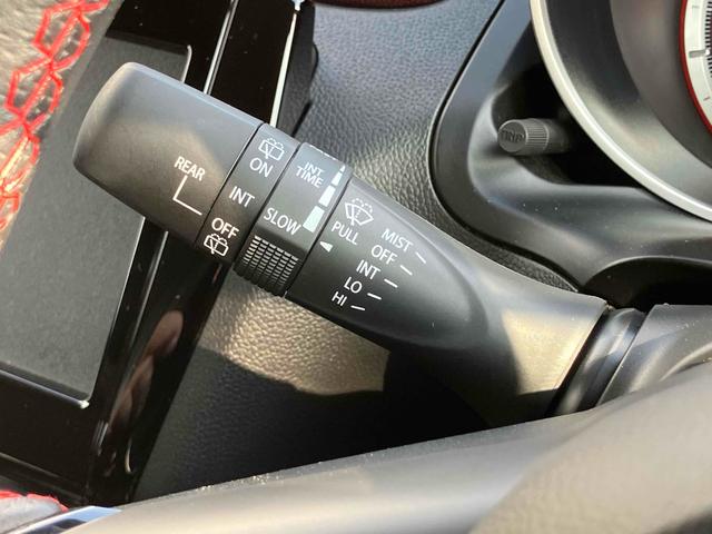 スイフトスポーツ ベースグレード オートクルーズコントロール レーンアシスト 衝突被害軽減システム アルミホイール オートライト LEDヘッドランプ スマートキー 電動格納ミラー シートヒーター MT 盗難防止システム 衝突安全ボディ(42枚目)