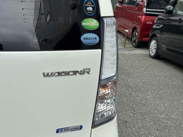 ワゴンR FZ CDデッキ ETC 衝突被害軽減ブレーキ 横滑り防止機能 アイドリングストップ シートヒーター プッシュスタート スマートキー(17枚目)
