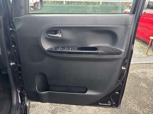 タント カスタムＸ　トップエディションＳＡＩＩ　フルセグナビＣＤＤＶＤラジオＢｌｕｅｔｏｏｔｈバックカメラアラウンドビューモニターアイドリングストップオートエアコン衝突被害軽減ブレーキ横滑り防止機能プッシュスタートスマートキー（39枚目）