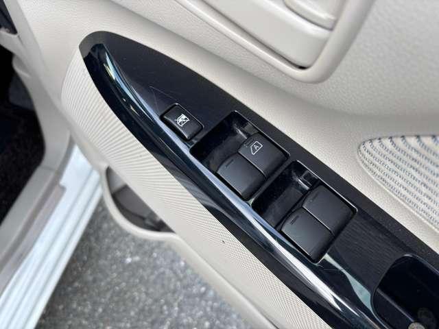 染み・汚れに洗浄水を吹き付けて汚れを分解！汚れはすぐにバキュームで吸引回収♪