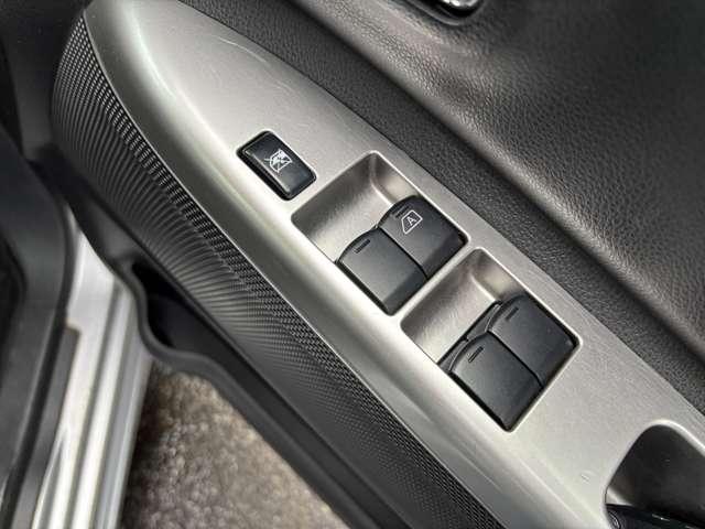 お客様が気持ち良くお車をお乗りできるように、スタッフが隅々までお車を清掃してお渡し致します！！