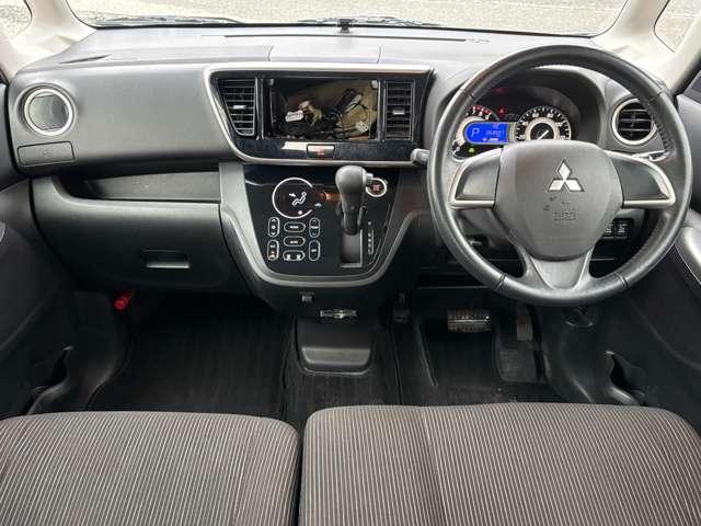 染み・汚れに洗浄水を吹き付けて汚れを分解！汚れはすぐにバキュームで吸引回収♪