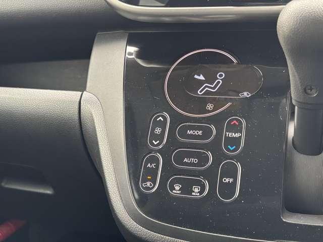 染み・汚れに洗浄水を吹き付けて汚れを分解！汚れはすぐにバキュームで吸引回収♪