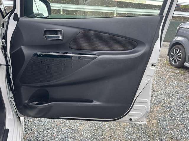 デイズ ハイウェイスター　Ｇ　フルセグナビ　ＣＤ　ＤＶＤ　Ｂｌｕｅｔｏｏｔｈ　アラウンドビューモニター　ＥＴＣ　衝突被害軽減ブレーキ　横滑り防止機能　オートハイビーム　アイドリングストップオートエアコンプッシュスタートスマートキー（48枚目）