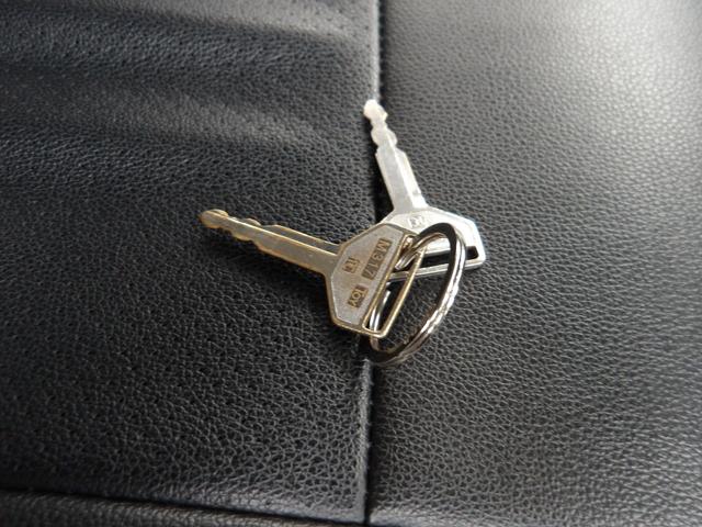 ランドクルーザープラド SXワイドリミテッド メモリアルパッケージ 1ナンバー登録・5人乗り・リフトアップ・社外15インチアルミホイール・ヨコハマM/Tタイヤ・黒レザーシートカバー・ETC付き(64枚目)