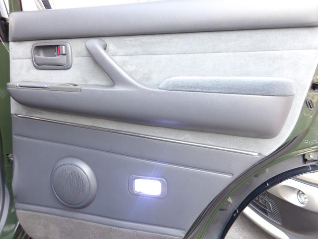 ランドクルーザー80 VXリミテッド 1ナンバー登録・サンルーフ・社外足廻りリフトアップ・HDDナビ&フルセグTV・DVD再生・Bluetooth対応・バックカメラ・角目4灯仕様LEDヘッドライト・社外アルミホイール・M/Tタイヤ・ETC(56枚目)