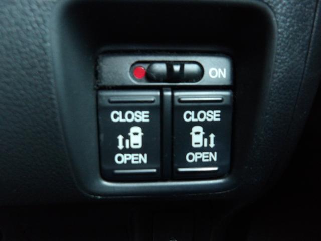 N-BOXカスタム G SSパッケージ 純正インターナビ&TV・DVD再生・Bluetooth対応・バックカメラ・ETC付き・両側パワースライドドア・ステアリングスイッチ・シティブレーキ・HIDヘッドライト・スマートキーレス(9枚目)