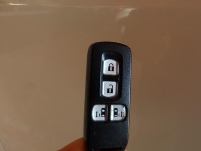 N-BOXカスタム G SSパッケージ 純正インターナビ&TV・DVD再生・Bluetooth対応・バックカメラ・ETC付き・両側パワースライドドア・ステアリングスイッチ・シティブレーキ・HIDヘッドライト・スマートキーレス(71枚目)