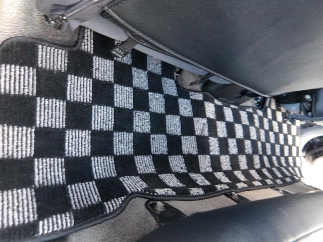 ランドクルーザー８０ ＶＸリミテッド　１ナンバー登録・サンルーフ・ＳＤナビ＆ＴＶ・ＤＶＤ再生・角目４灯仕様ＬＥＤヘッドライト・リフトアップ・社外１６インチアルミ＆ＢＦグッドリッチタイヤ・ＡＲＢバンパー・レザーシートカバー（64枚目）