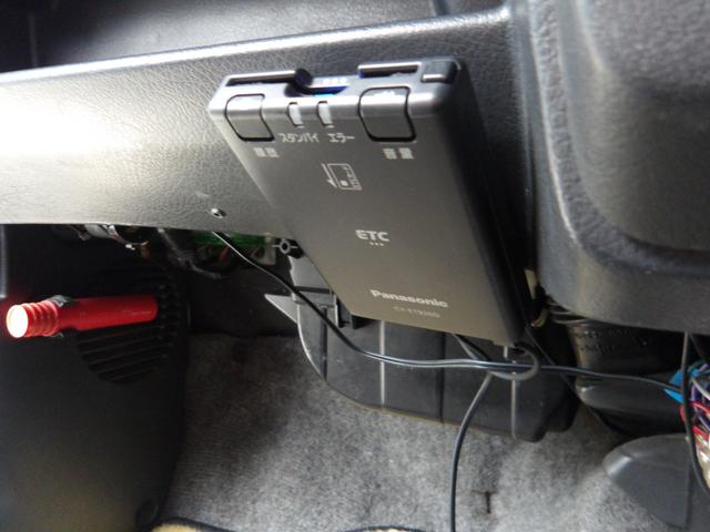 ジムニー ワイルドウインド　純正ルーフキャリア・社外ホイール・社外Ｆバンパーガード・ＣＤオーディオ・ウッドステアリング・皮調シートカバー・ブラックグリル・ＥＴＣ付（16枚目）