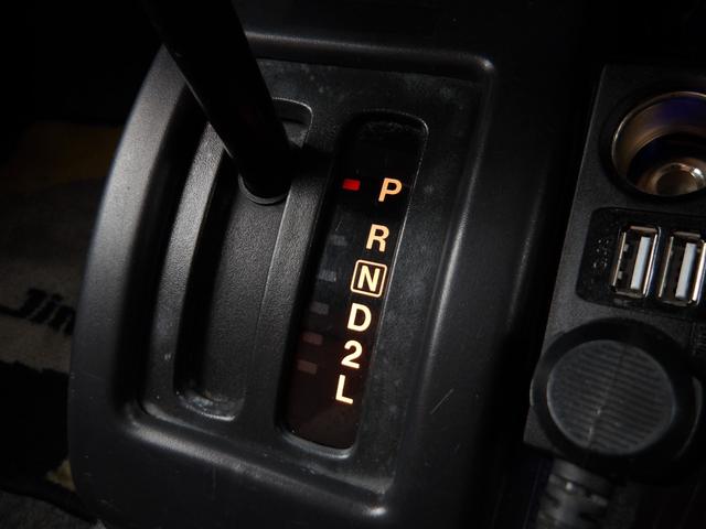 ジムニー ワイルドウインド　純正ルーフキャリア・社外ホイール・社外Ｆバンパーガード・ＣＤオーディオ・ウッドステアリング・皮調シートカバー・ブラックグリル・ＥＴＣ付（68枚目）