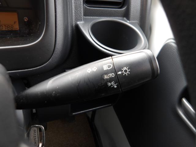 キャリイトラック KCエアコン・パワステ ワンオーナー車・4WD車・エアコン・パワーステアリング・荷台ゴムマット・ヘッドライトレベライザー・横滑り防止・フロントメッキグリル・車検9年7月・取説&保証書&記録簿・キー2個(8枚目)