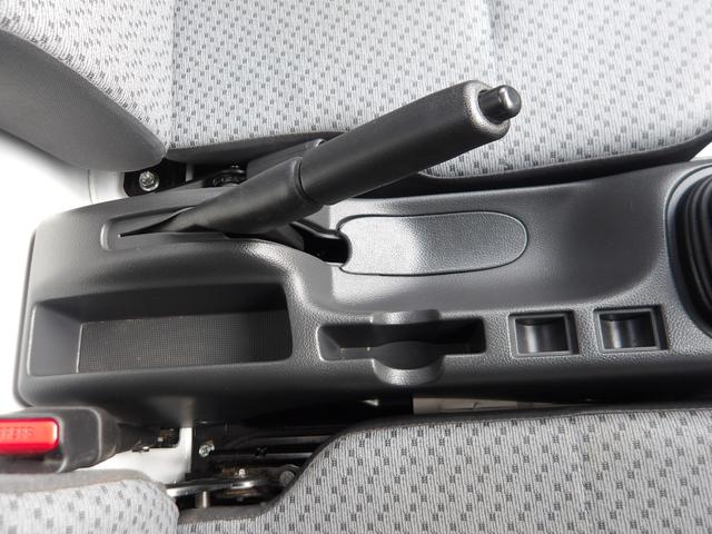 キャリイトラック KCエアコン・パワステ ワンオーナー車・4WD車・エアコン・パワーステアリング・荷台ゴムマット・ヘッドライトレベライザー・横滑り防止・フロントメッキグリル・車検9年7月・取説&保証書&記録簿・キー2個(42枚目)